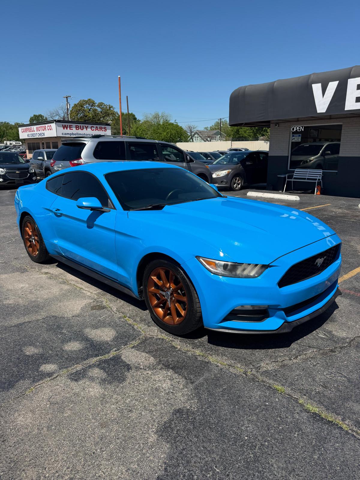2017 Ford Mustang foto 2