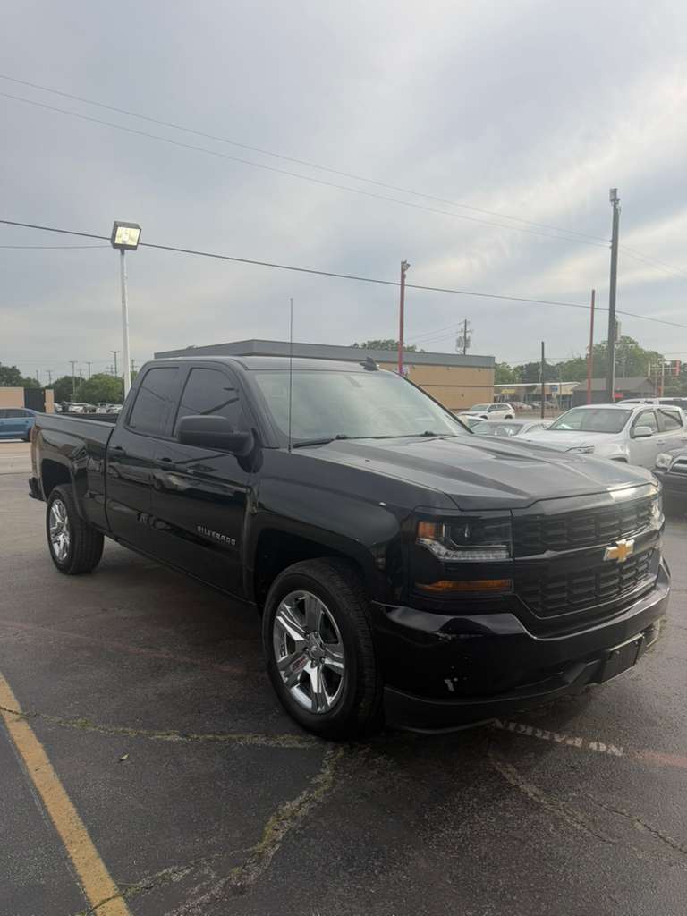 2018 Chevrolet Silverado 1500 foto 2