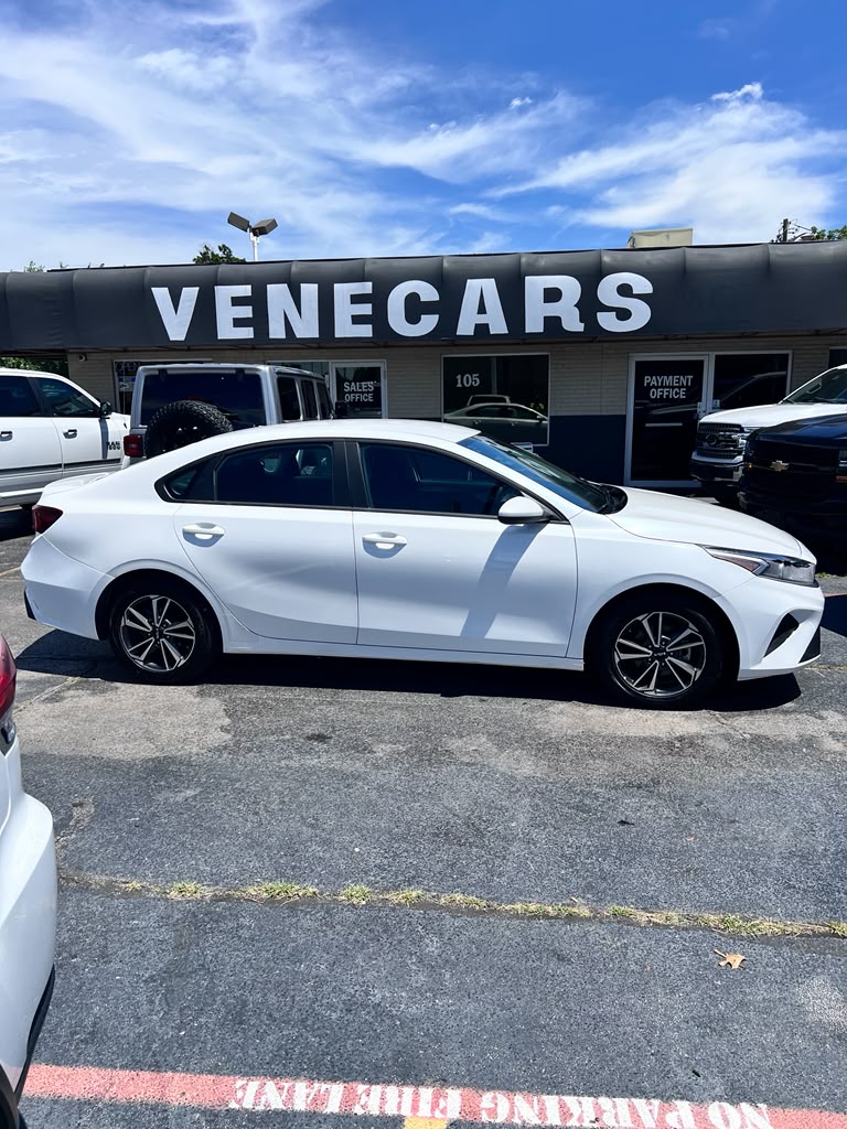 2024 Kia Forte foto 2