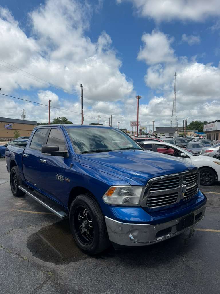 2015 RAM 1500 foto 2