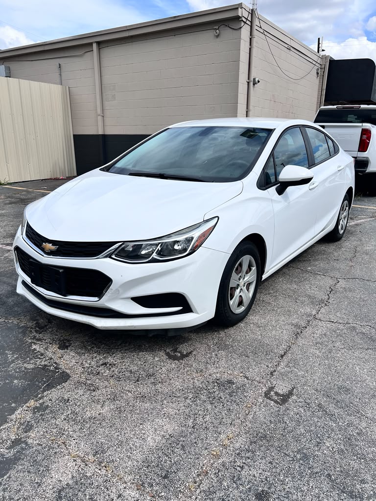 2018 Chevrolet Cruze foto 2