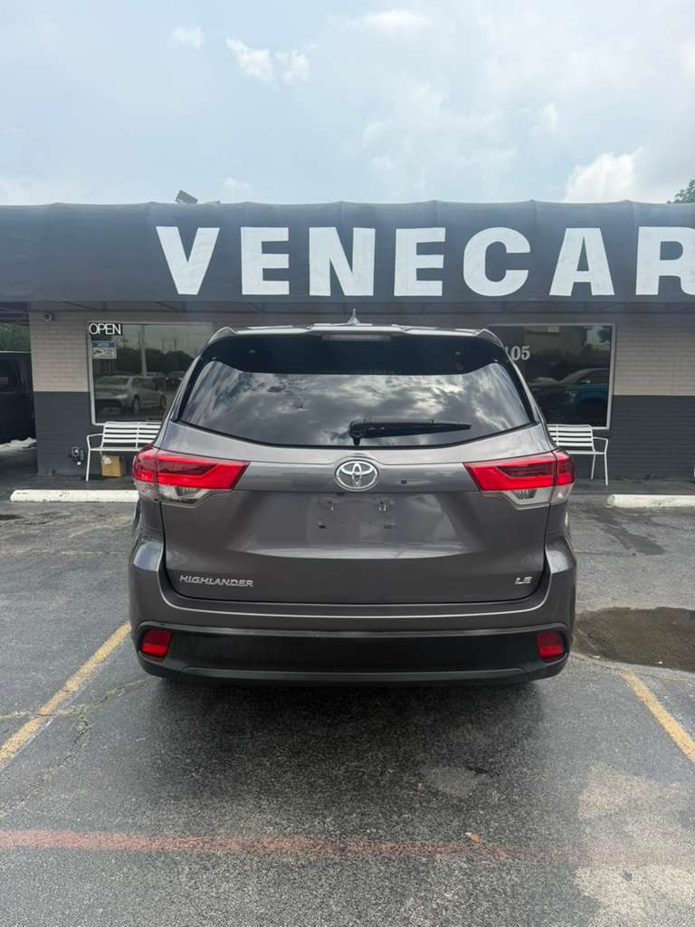 2017 Toyota Highlander foto 2