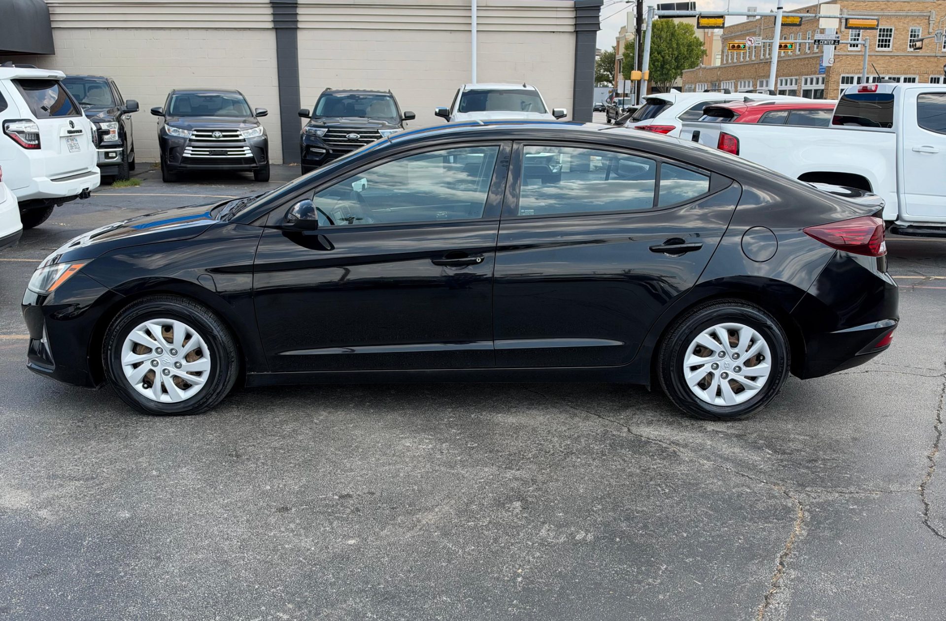2019 HYUNDAI ELANTRA foto 4